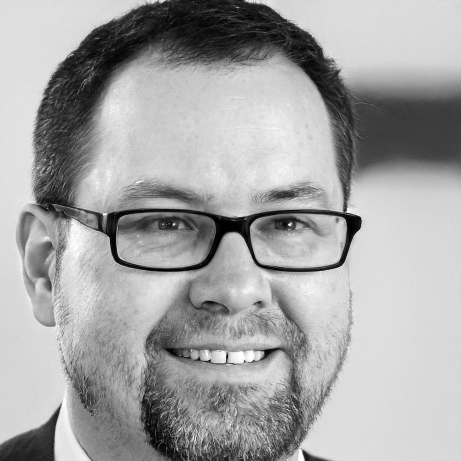 Портрет основателя образовательной программы по финансовой грамотности